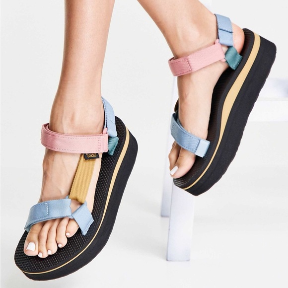 Teva Shoes - Teva Flatform Universal Chunky Sandals in Light Multi